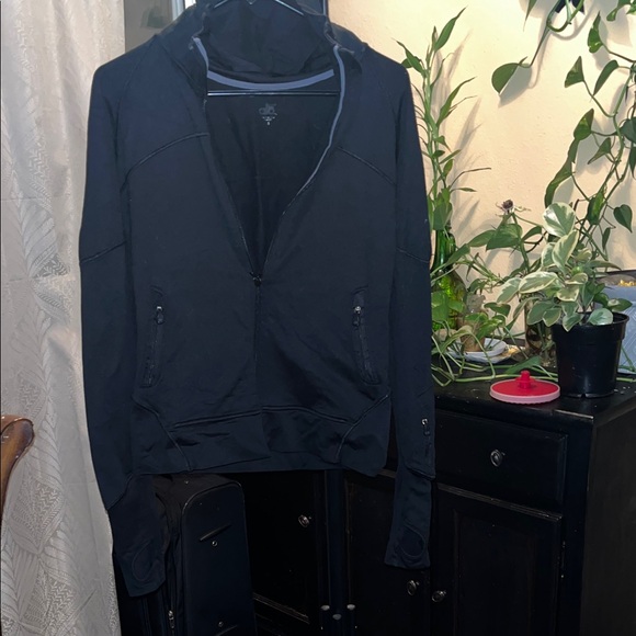 ALO Yoga Black Hoodie - Picture 3 of 9